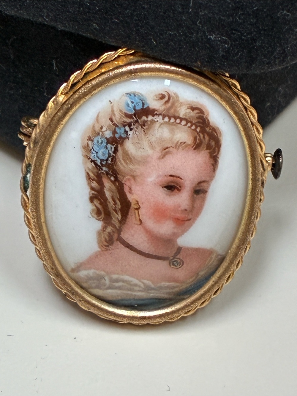 Vintage French Limoges Portrait Cameo Brooch Pendant in Gold with Blue Accents